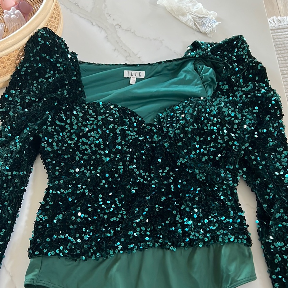Green sequin leotard with shoulders only worn once!